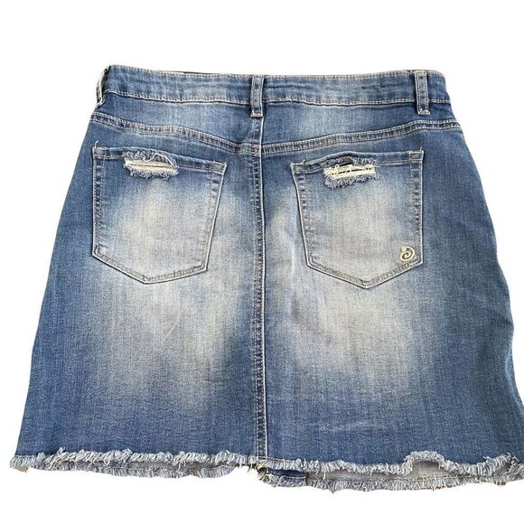 INDIGO REIN Juniors and Women’s Distressed Mini Jean Skirt, Size 25 (Juniors 3) - Picture 3 of 6